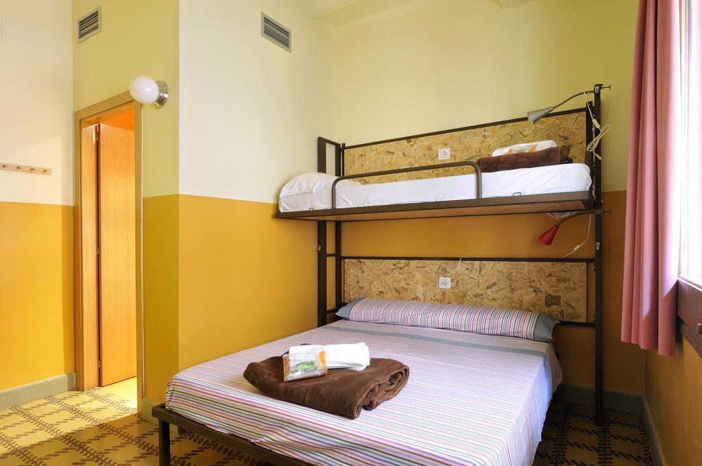 Equity Point Hostel Girona Room photo